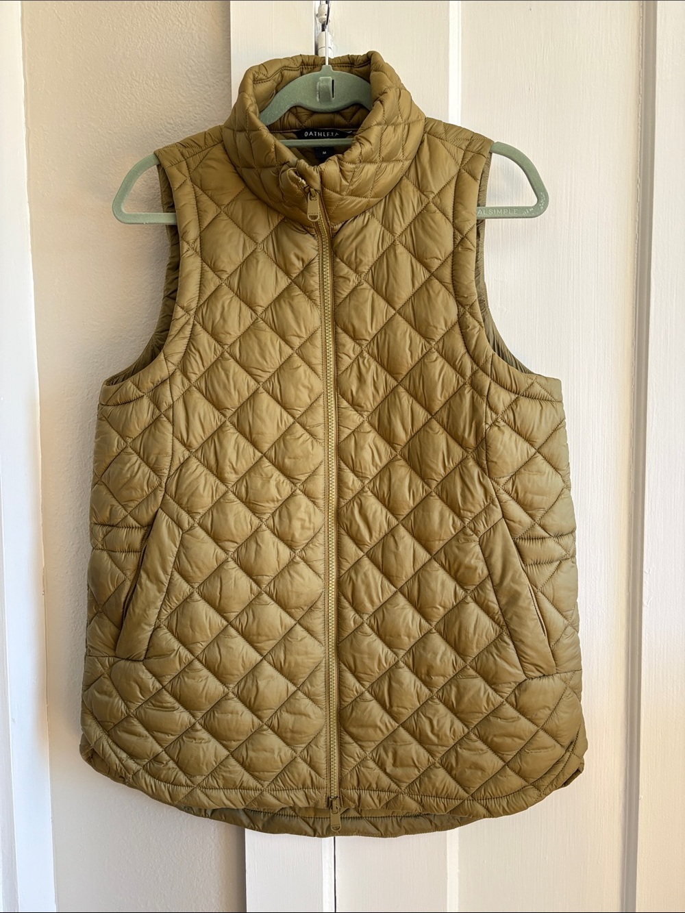 Athleta Whisper Featherless Quilted Vest size M in Green Gold